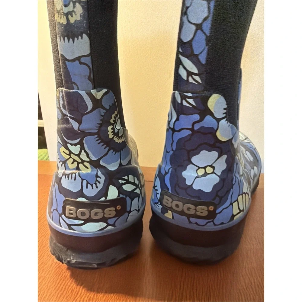 Bogs Women's Classic High Paisley Insulated Waterproof Boot Size 6